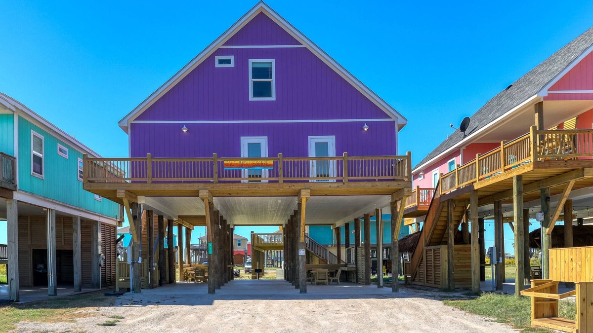 Port Bolivar House | New Hottub! Unobstructed Ocean Views! 250 ft to Beach! Sleeps People 21 in Beds!