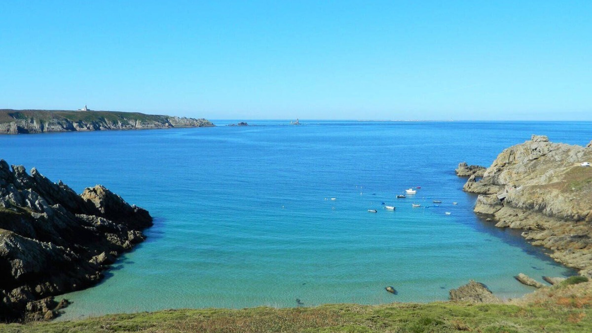 Pont-Croix Cottage | new house, beach at 5 minutes, 3 bedrooms, large garden, terrace, bike provided.