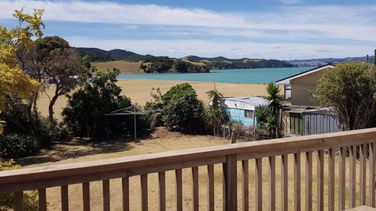 Whangaruru House | New: House & Cabin steps from the beach, with space and privacy for two families