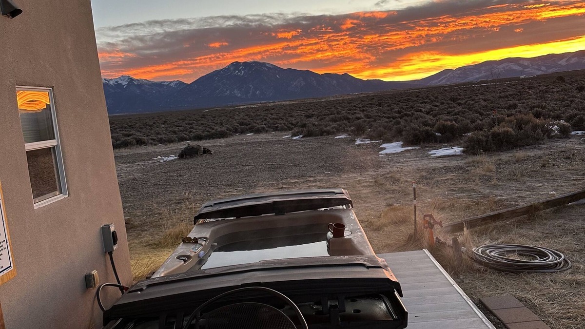 Taos House | New House ,Great Views,near Taos Mesa Brewpub with New Hot Tub