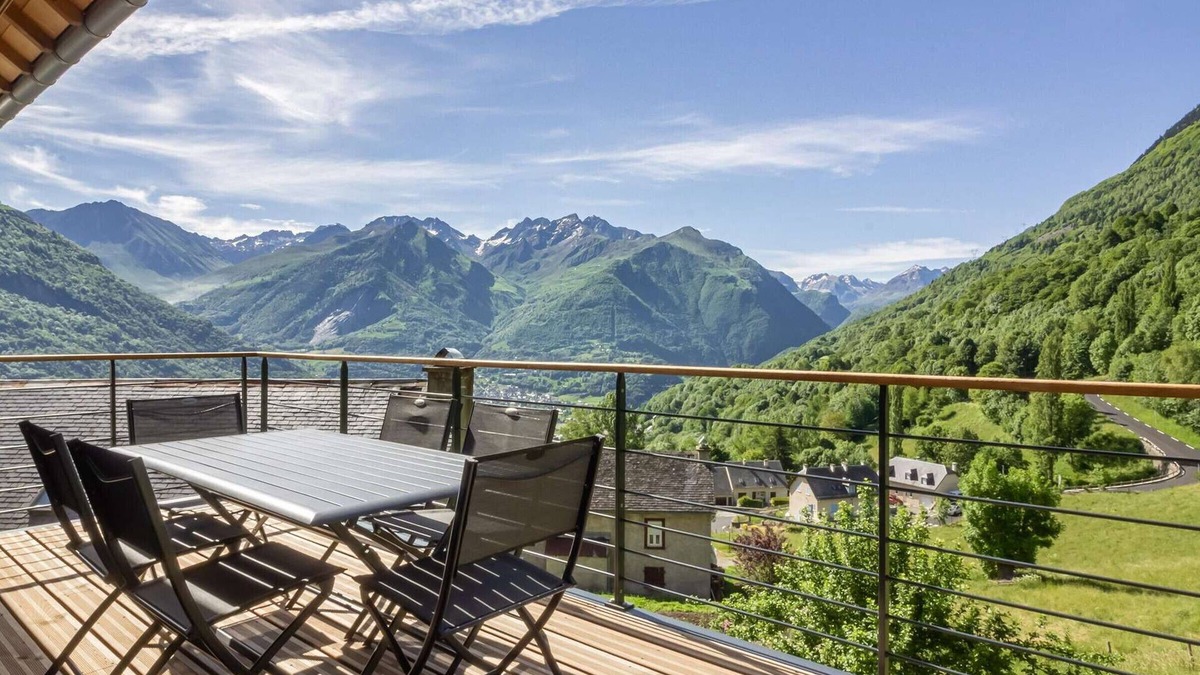 Grust House | New house in Grust for 12 people, 4 bedrooms, WIFI, parking, linen and cleaning included