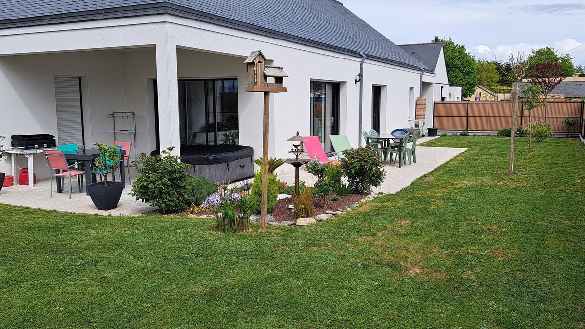 Saint-Armel House | New house in St Armel in the Gulf of Morbihan with 6-seater Jacuzzi