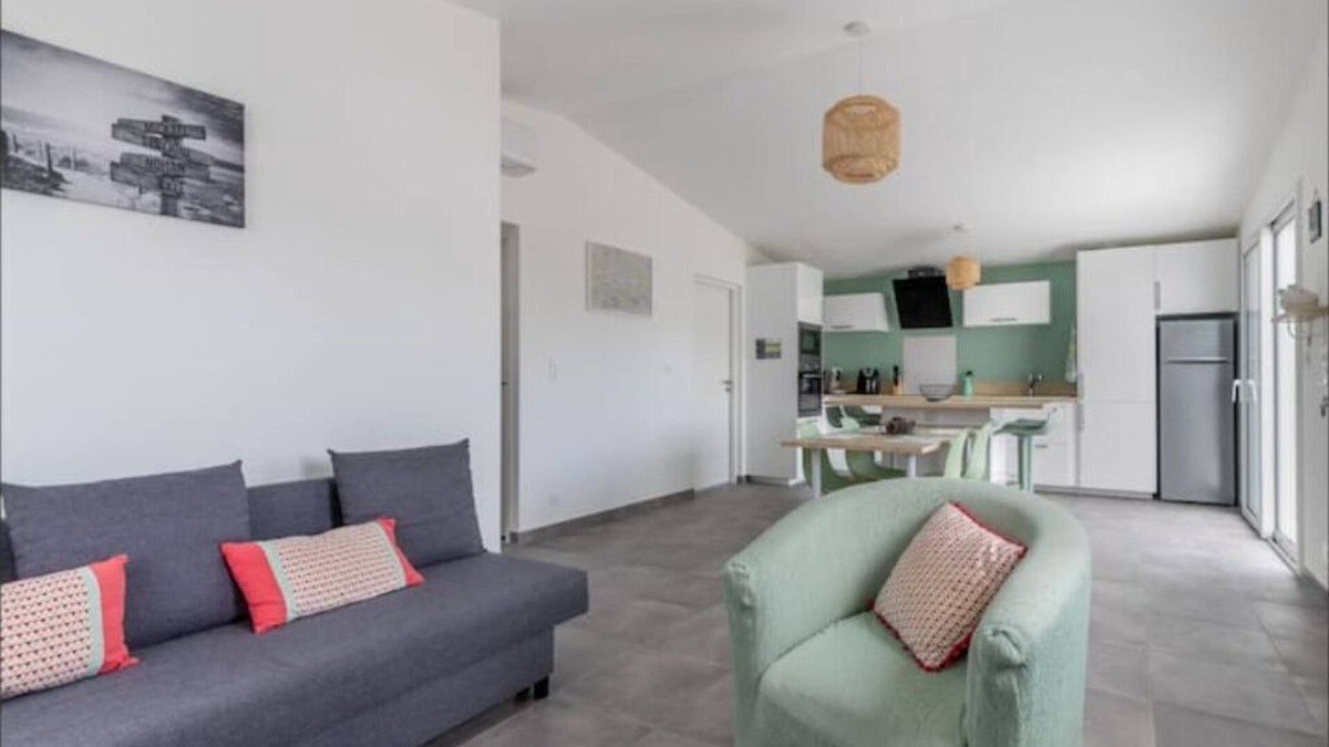 Barbatre House | new house located near the pine forest