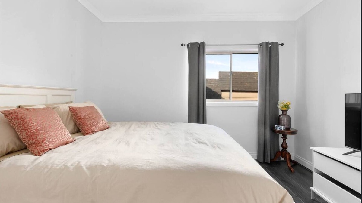 Brooklyn House | New house Near to City/Highpoint | Queen Room -19 mins to City