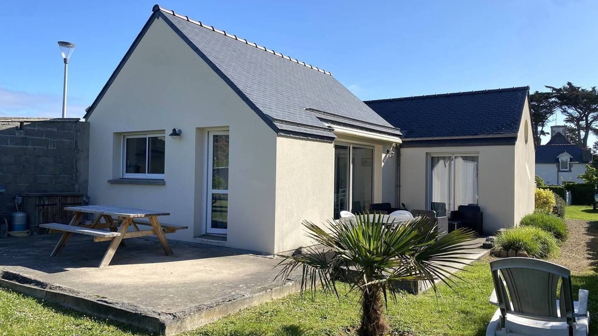 Tregastel House | New house on one level 100m from the sea and 200m from Coz-Pors in TREGASTEL