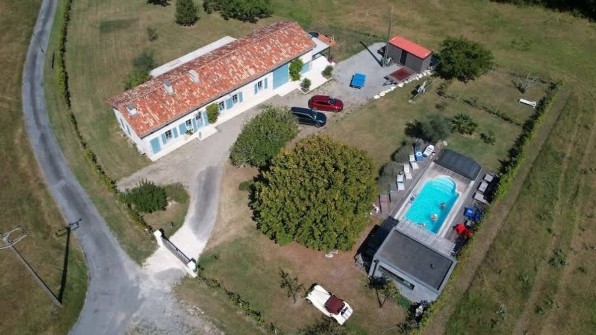 Chillac House | New house, relaxing countryside home with pool