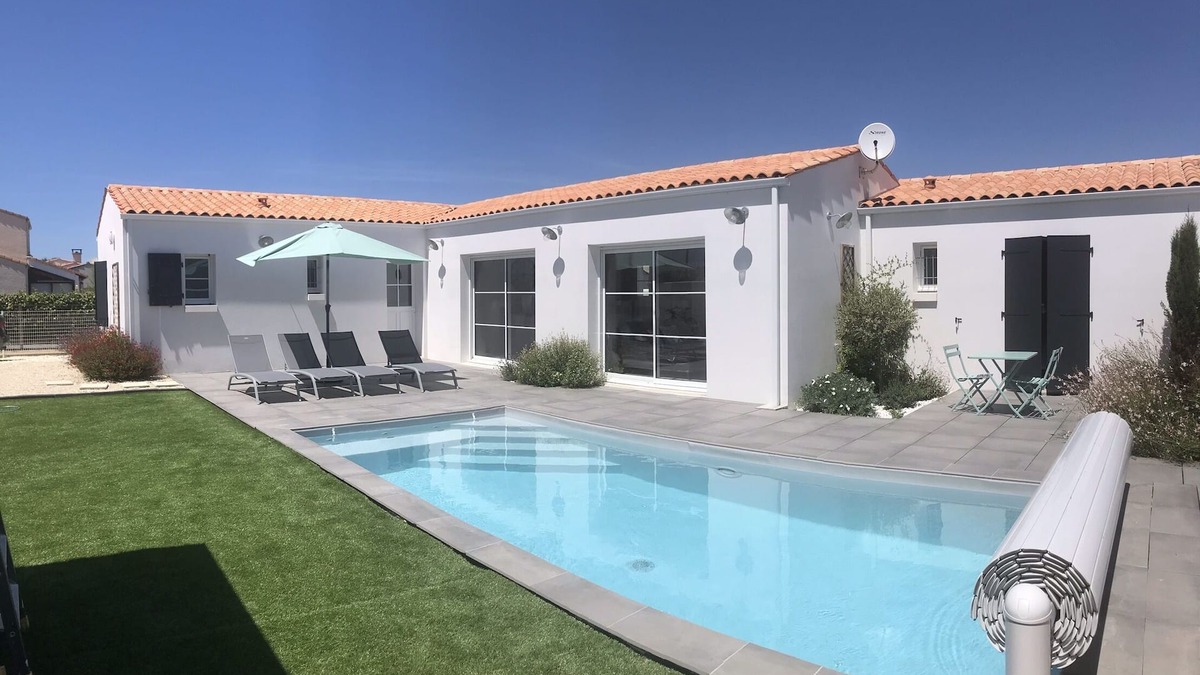La Bree-les-Bains House | New house with private heated pool, 500 metres from the seafront!