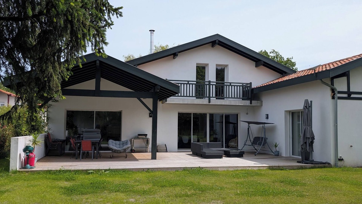 Arcangues House | New house with heated pool