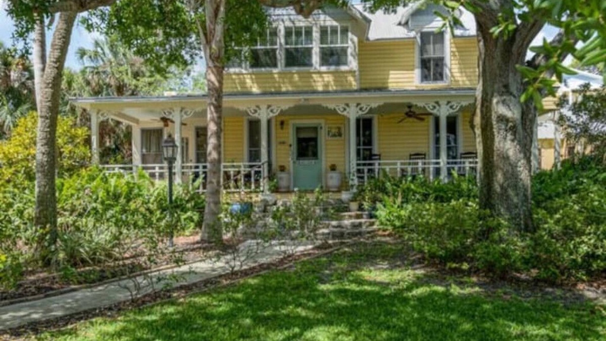Cocoa House | NEW! Hummingbird Housen