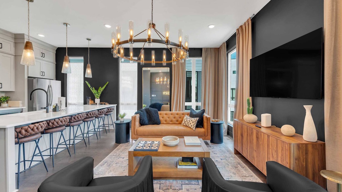 Nashville House | New Iconic Duo! 15 Mins to DT Nash - Sleeps 24!