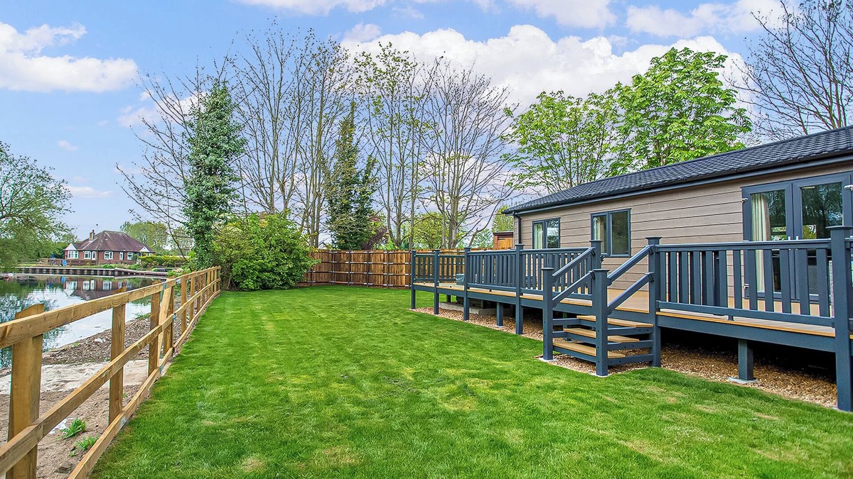 Hoddesdon Ski Chalet | New in 2019 three bedroomed lodge.