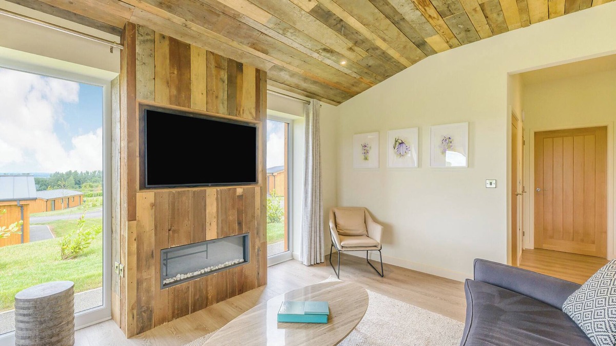 Hundall Ski Chalet | New in 2022. Luxurious and contemporary lodge with stunning countryside views.