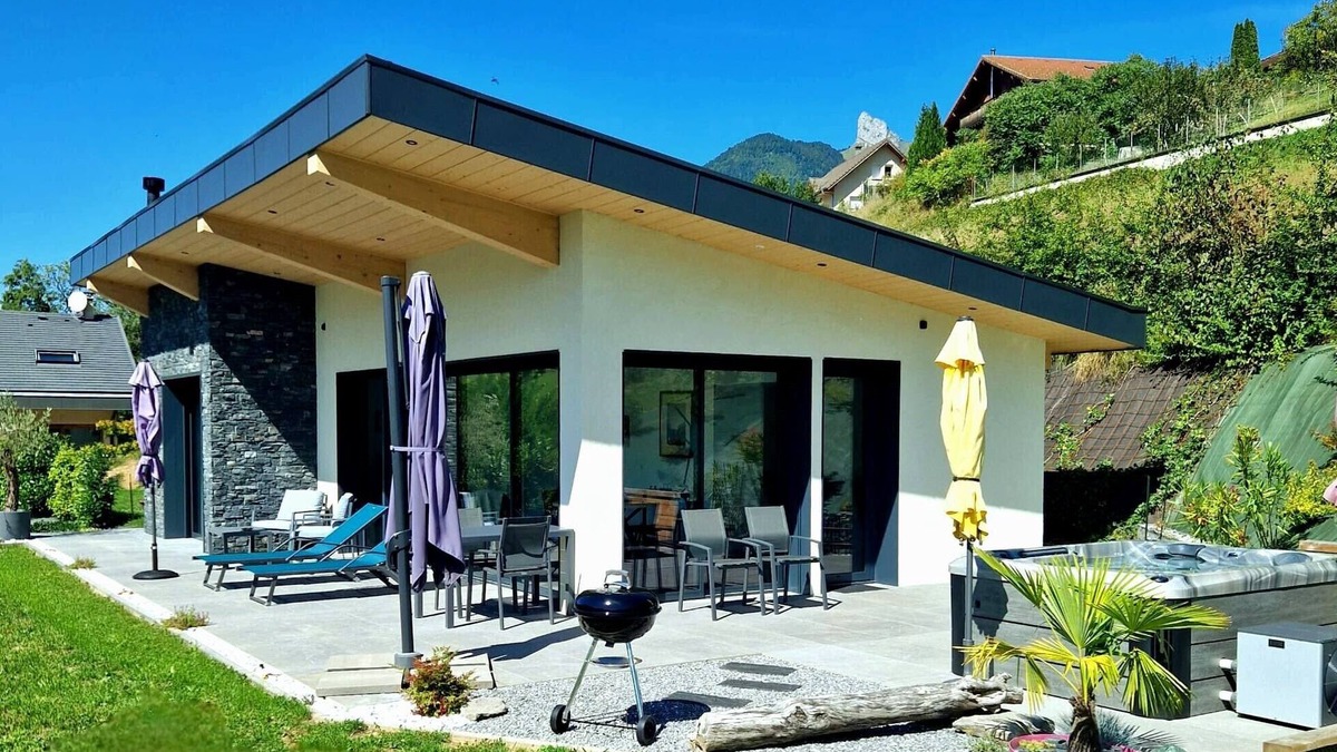 Faverges-Seythenex House | New, independent house for 2 people with panoramic view of the Bauges Massif