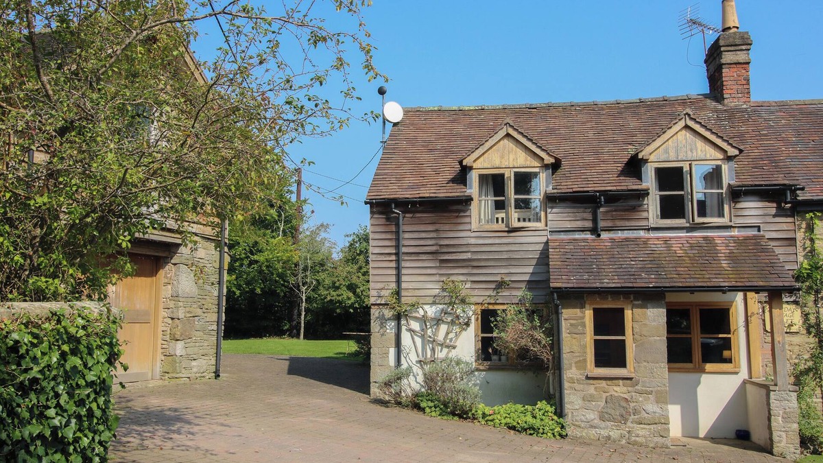 Wall-under-heywood Cottage | NEW INN COTTAGE, pet friendly, with open fire in Church Stretton