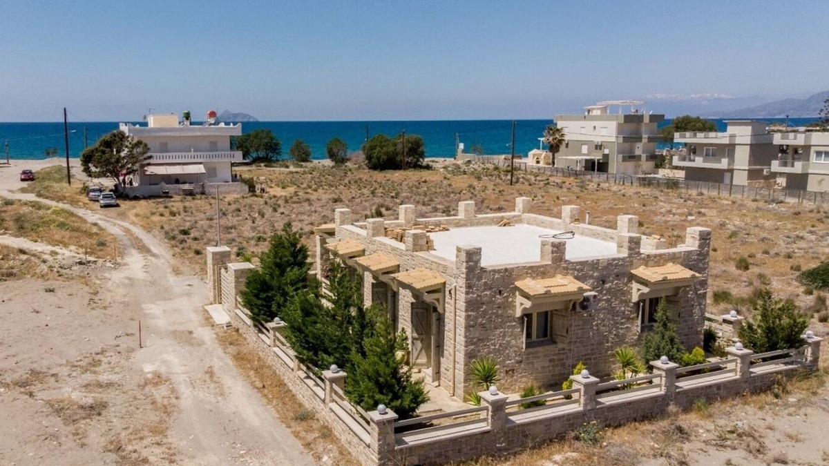 Neo Kalamaki House | New July 2020: Beautiful modern stone house, garden, on the beach