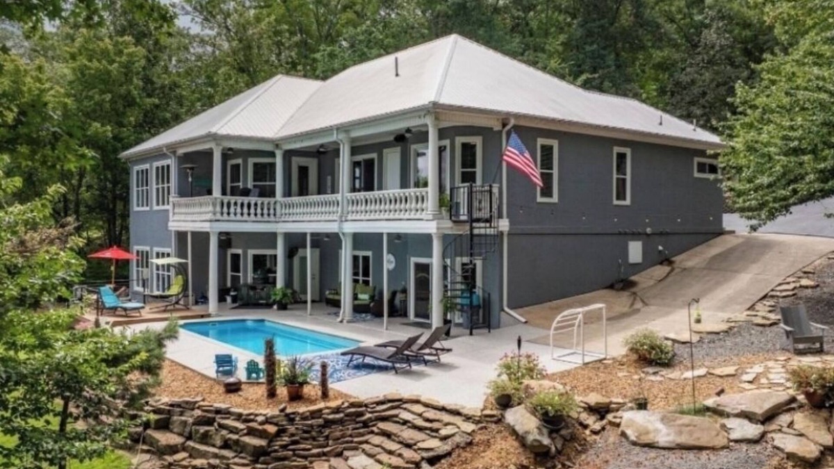 Quitman House | NEW! “Lake it Easy” a lakefront 6BR 6BA retreat, with pool and large game room!
