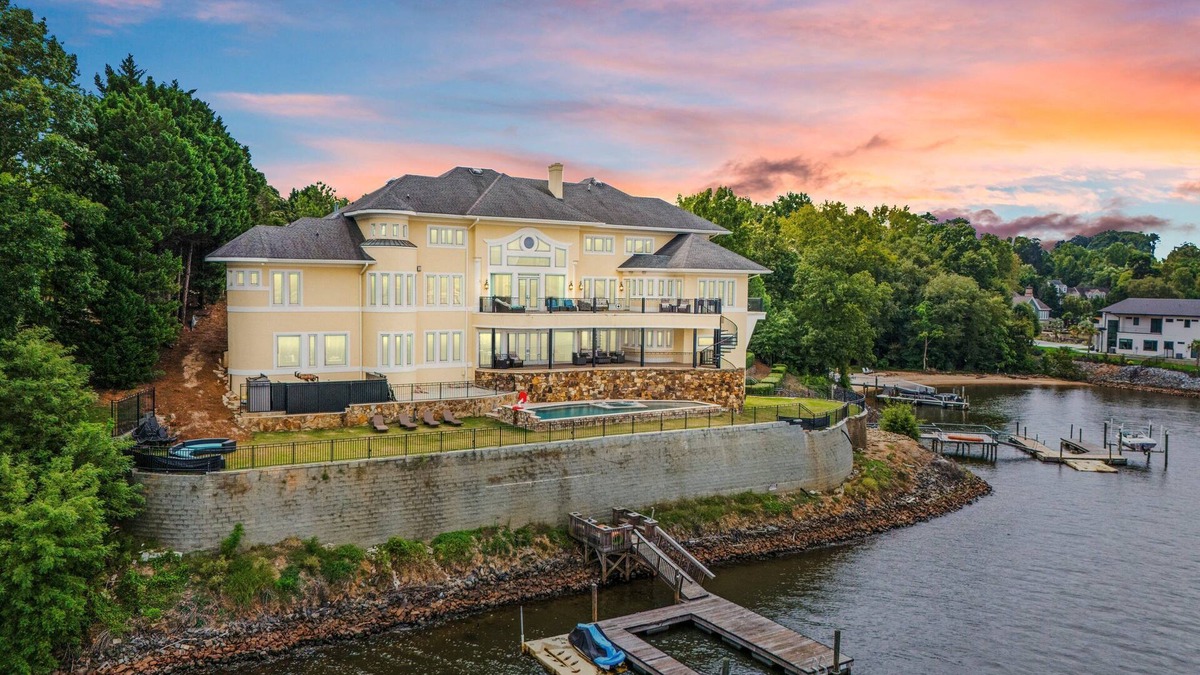 Steele Creek House | New Lake Wylie Mansion; Sleeps 22 w/Game Room, Basketball Court & Amazing Views!