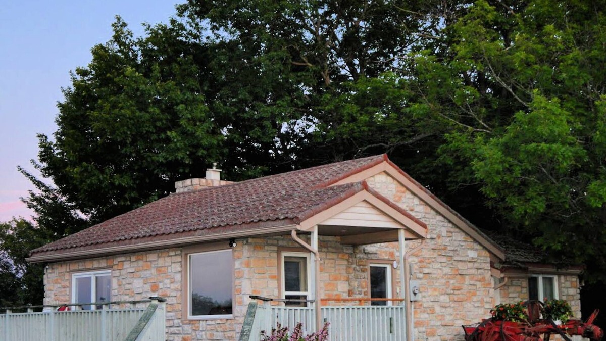 Port Severn Cottage | New Lakefront Cottage