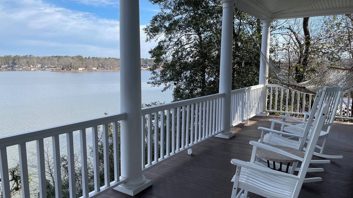 Gold Nugget Point House | New! Lakefront, family-friendly 7-bedroom home, big water view, volleyball court