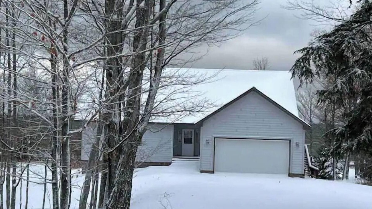 Laurium House | New Lakefront Retreat with Spectacular Views