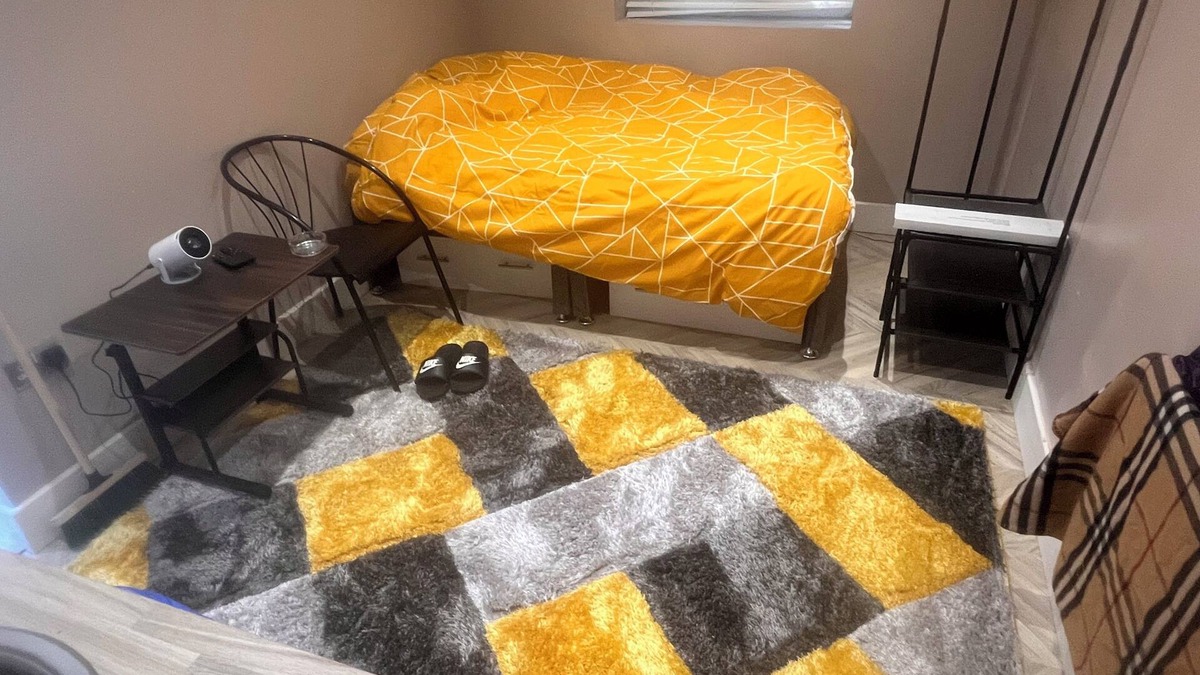 Marlborough Apartment | New large studio flat with garden