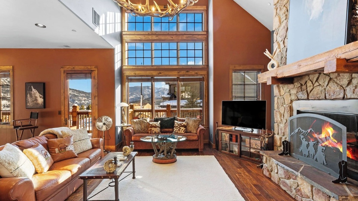 Big Sky Condo | NEW! Laughing Moose Lodge. Stunning Mtn Views, Fireplace, Billiards, Hot Tub.