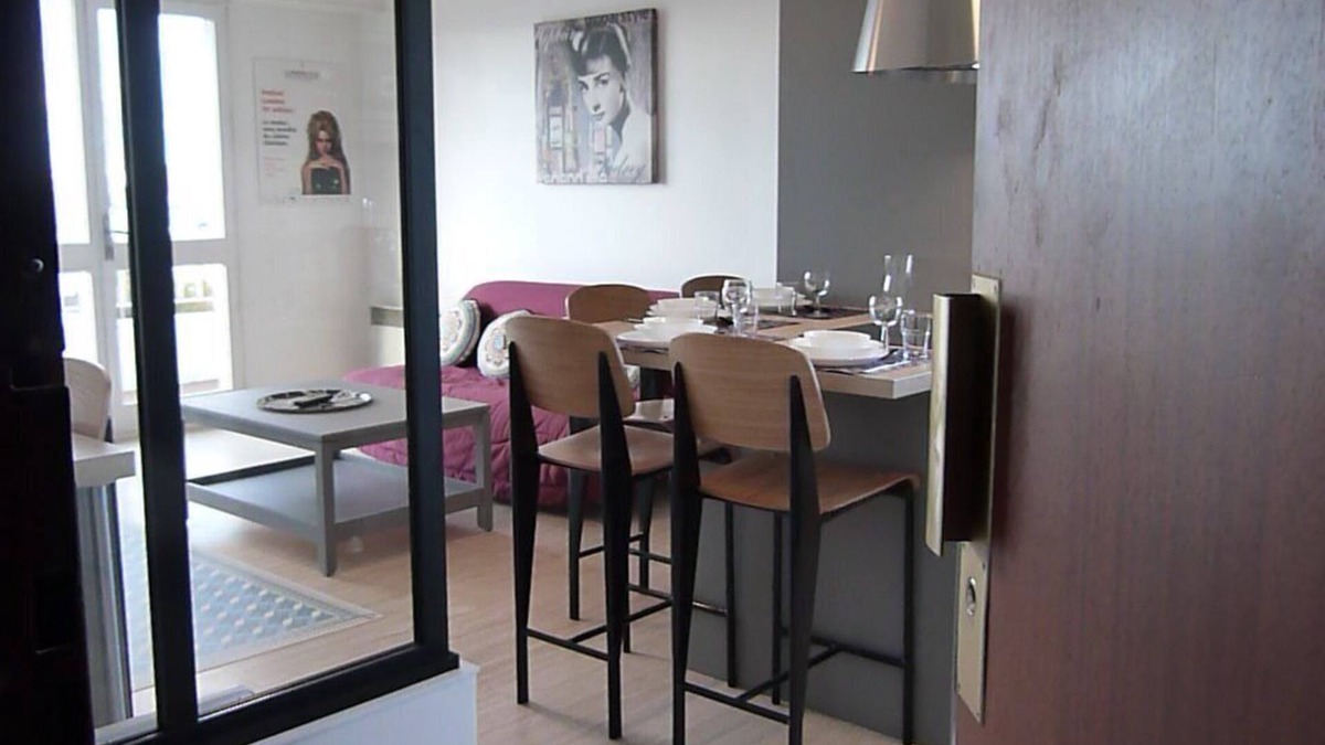 8th Arrondissement Apartment | New : Le "lumiere" Avec 2 Chambres & Grand Balcon