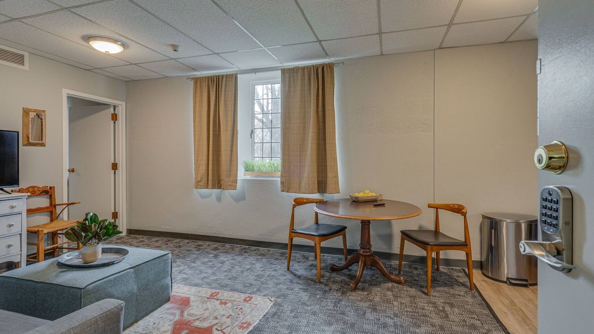 Music Row Apartment | New Listing! - 1 Bedroom apt in Music Row, Historic Building!