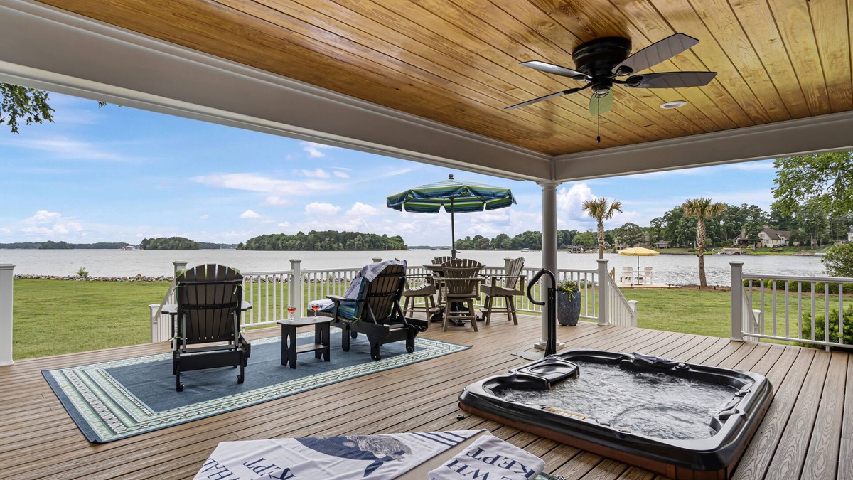 Mayhew House | NEW LISTING! 3 bedroom 2.5 bath 3K sq ft home on Lake Norman-hot tub-WATER VIEWS