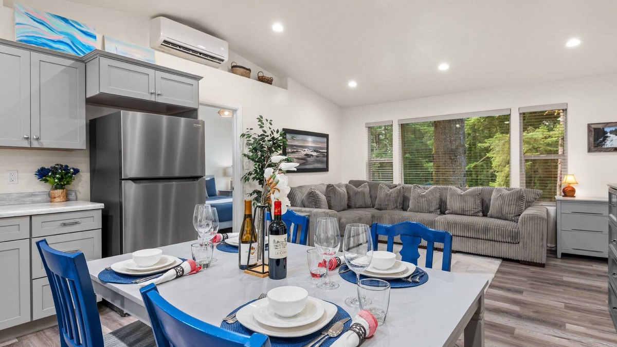 Florence House | New Listing! Beautiful new construction Sutton lake area home. Sister home also available next door