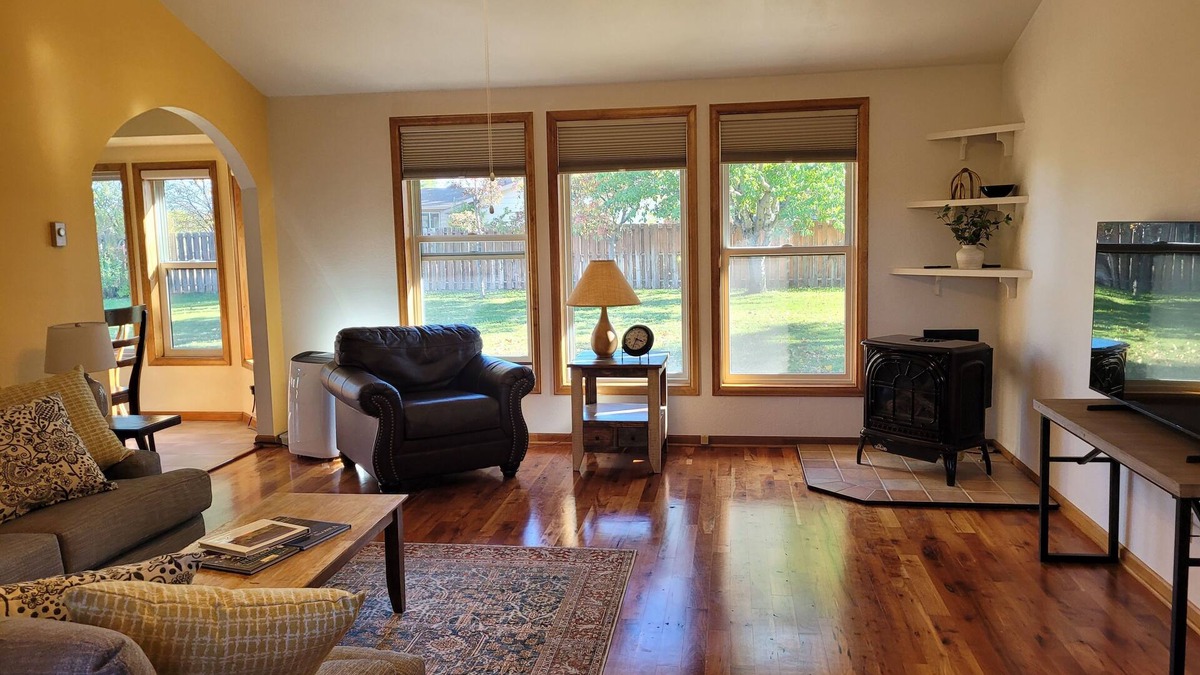 Montrose House | New Listing-Beautiful 3 bedroom home in SAFE, QUIET Spring Creek neighborhood.