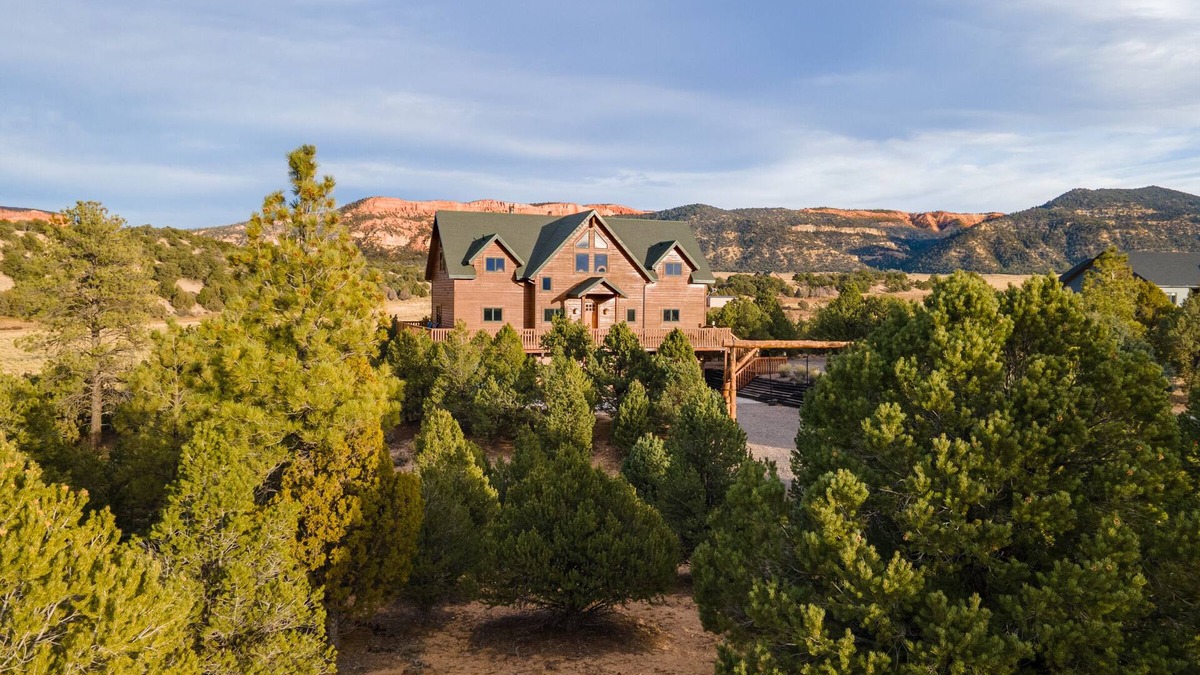 Panguitch Cabin | New Listing! Bryce Luxury Lodge