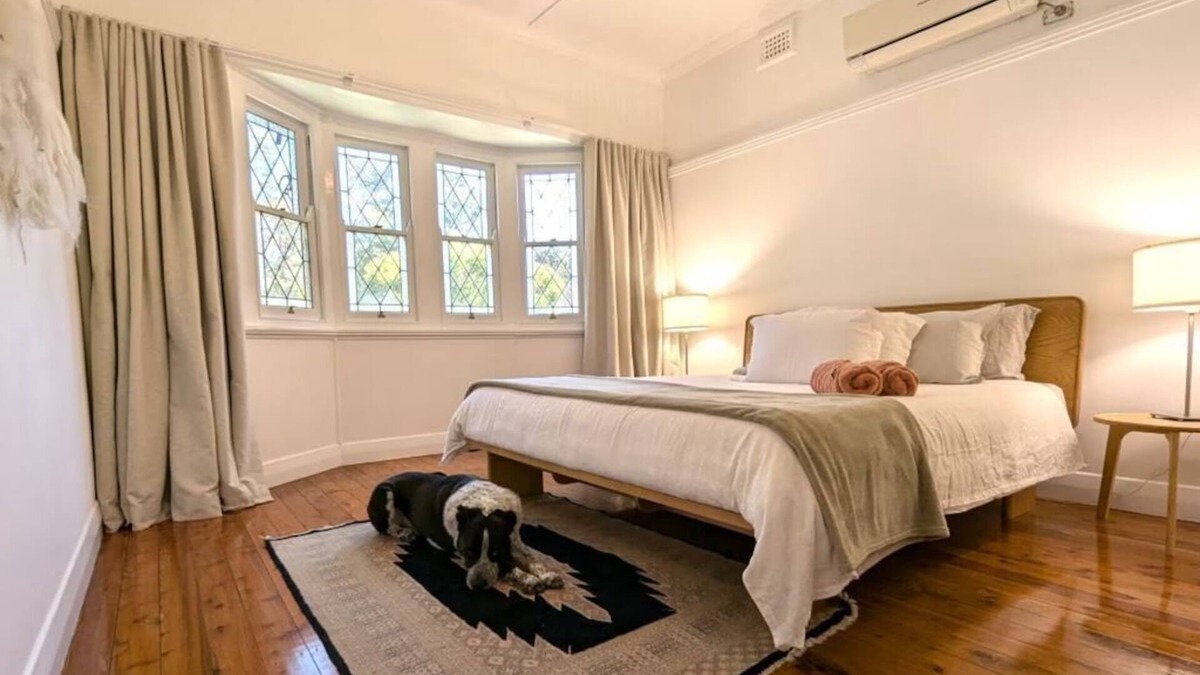 Kotara House | NEW listing - Charming 2-bedroom house with WiFi and AC in Kotara