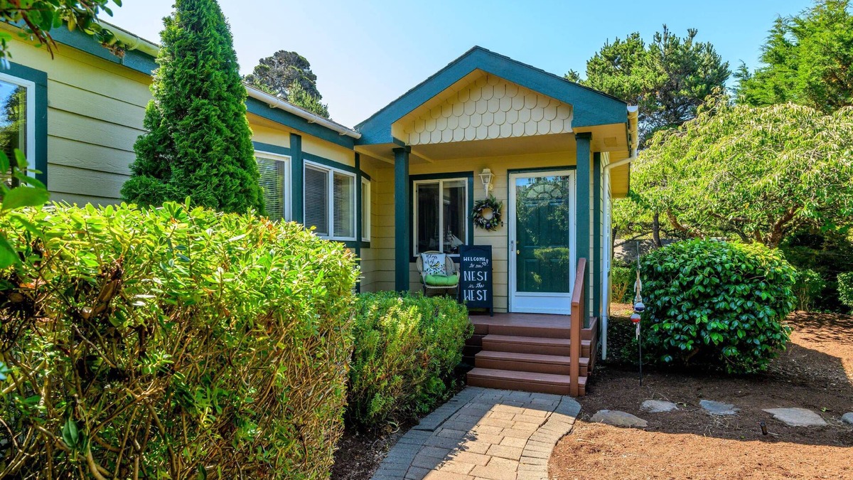 Heceta Beach House | New listing! Charming beach area home in famed Heceta Beach