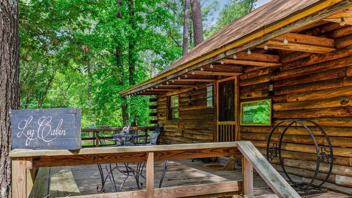Tyler Cabin | NEW LISTING! Cora's Main Log Cabin by RedAwning