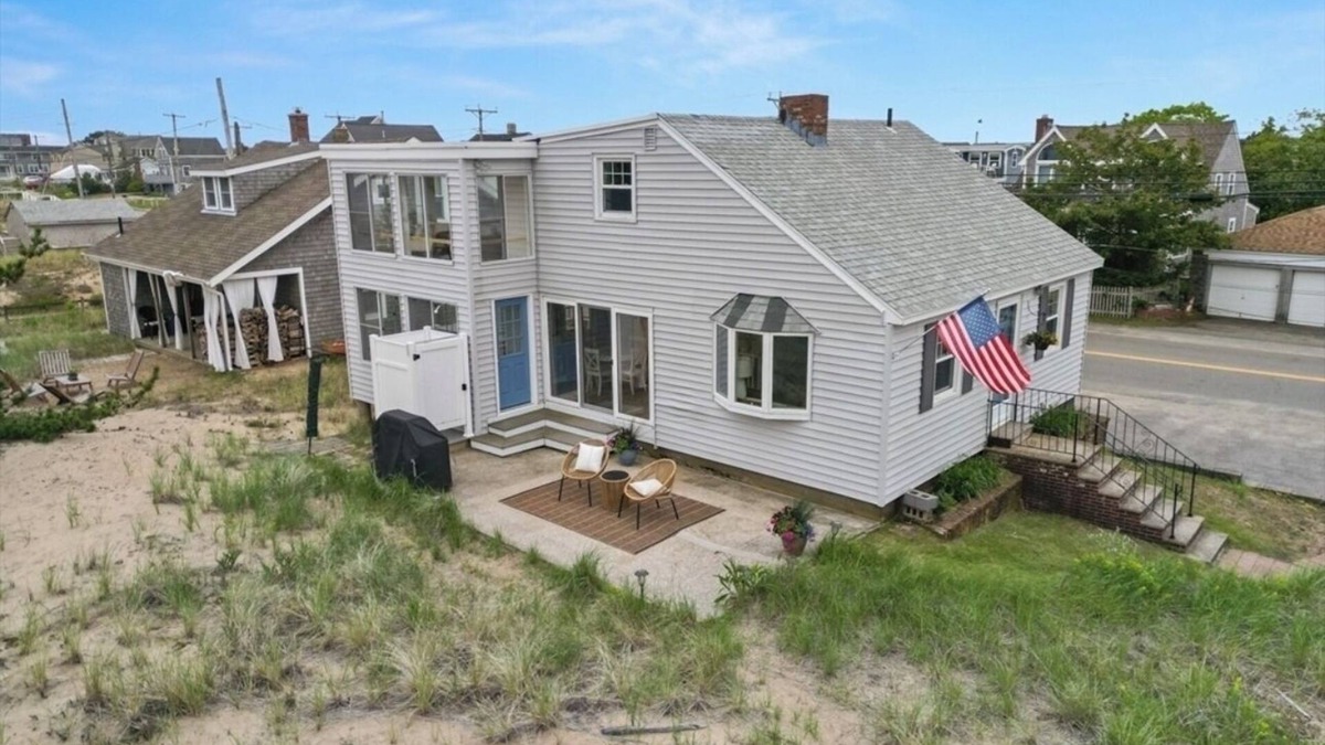 Newbury House | NEW LISTING DISCOUNT! Ocean Views! 4+ bedrooms! Family Friendly! Plum Island!