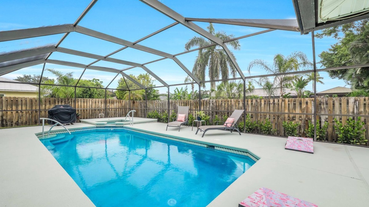 Willoughby Acres House | New Listing Discount! Pink Flamingo - Heated Pool/Spa, 5 miles to Vanderbilt Beach!