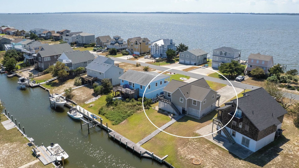 Nags Head House | New Listing-Dock, Kayaks, Bikes, Beach Chairs, Shared Pool