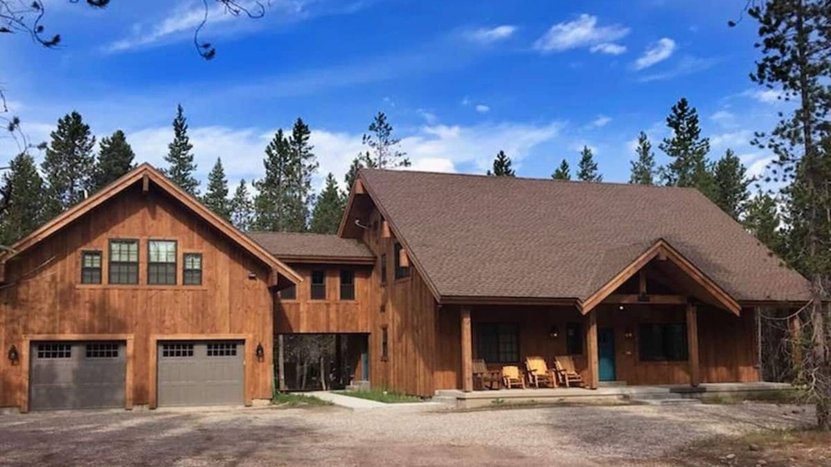 Island Park Cabin | *New Listing* Hot Tub, Indoor Slide, 25 Miles to YNP