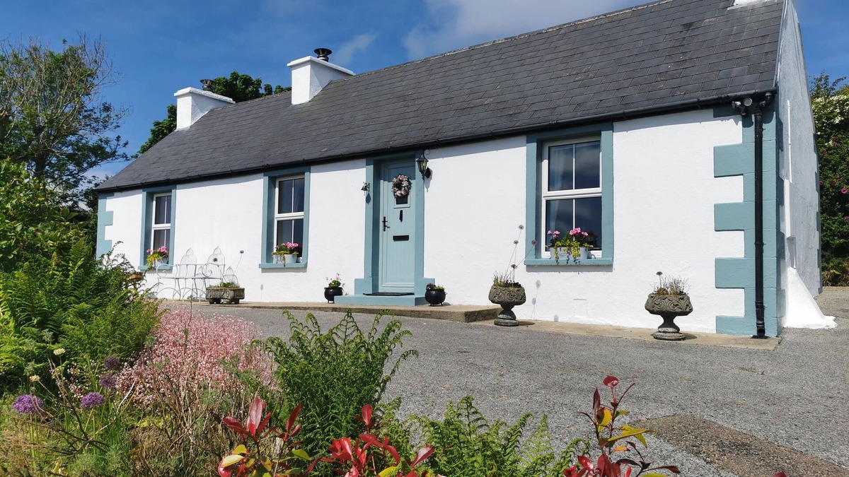 Bruckless Cottage | 🌷🥀🌺New Listing 🌷🥀🌺