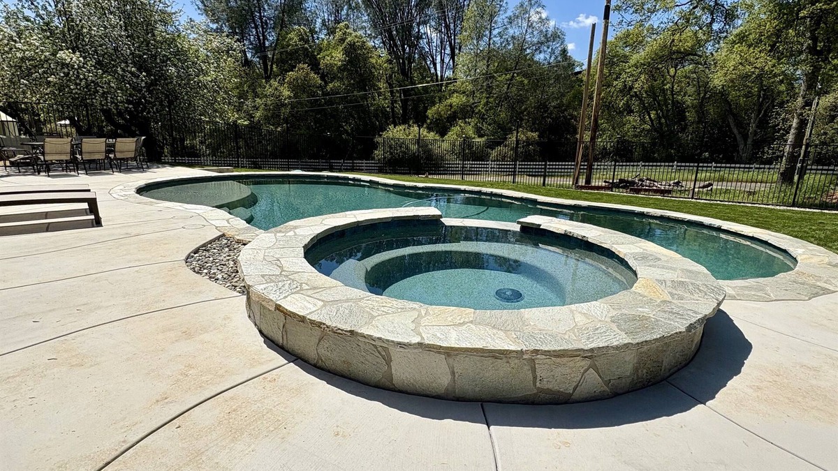 Murphys House | 🍇New Listing in Murphys🍷Relax close to DownTown in 4BR house w/Pool & Hot-Tub