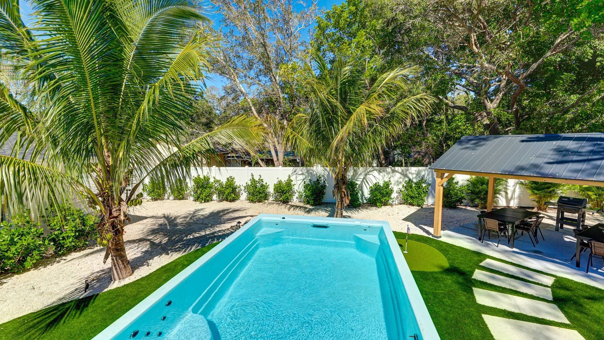 South Bradenton House | New listing! Relaxing oasis. Fully furnished!