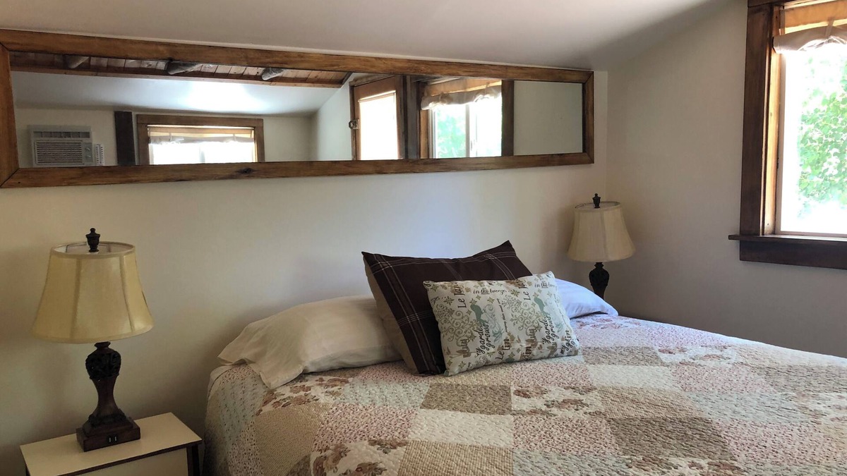 Henrieville Cabin | New Listing! Restored Vintage Cabin near Bryce, Grand Staircase. Great views!