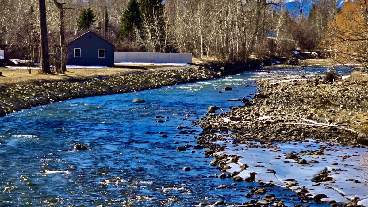 Absarokee House | New Listing! Rosebud Creek Home - Waterfront home in historic Absarokee, Montana