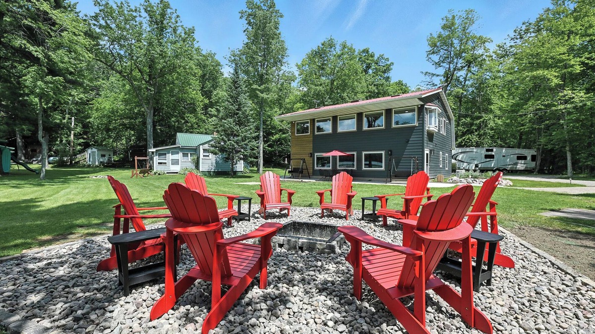 Suring House | New Listing! Sand Bar Resort – Updated 5BR with Lake Views & Big Yard