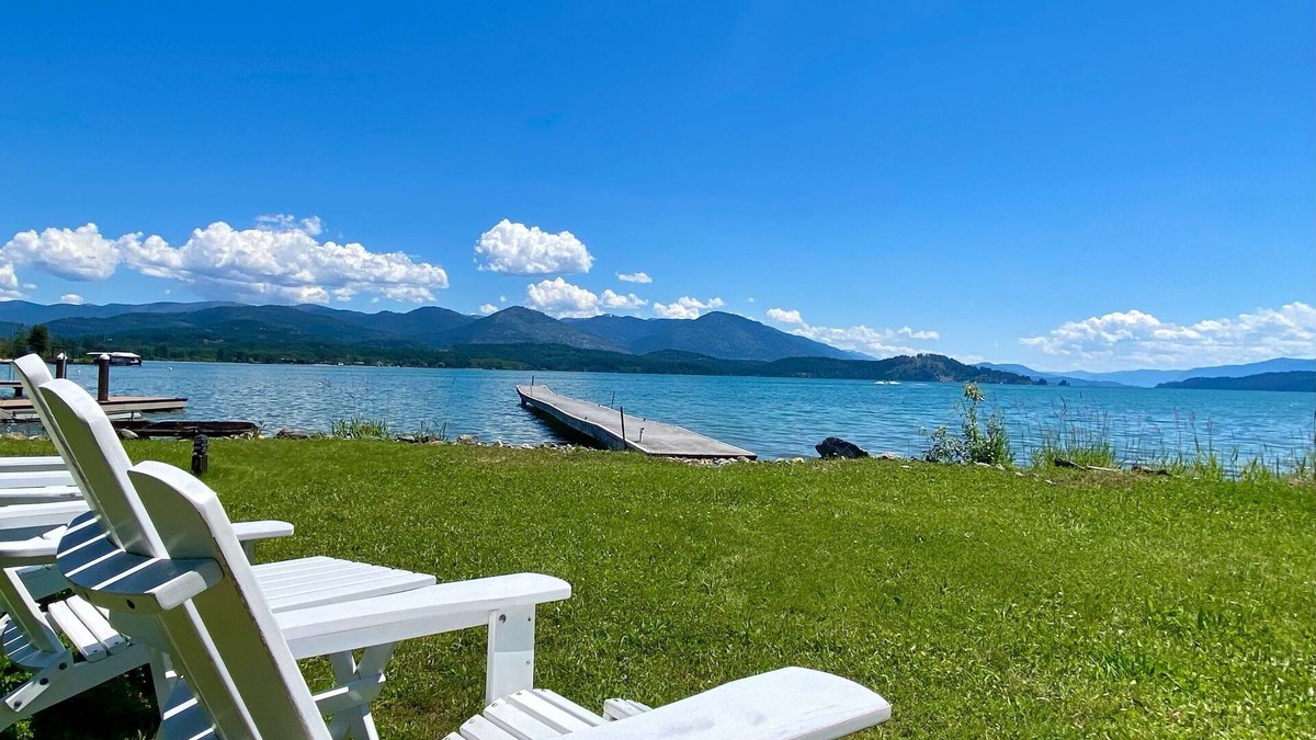 Sandpoint House | NEW LISTING: SANDPOINT LAKEFRONT HOME, ten minutes to free Schweitzer shuttle.