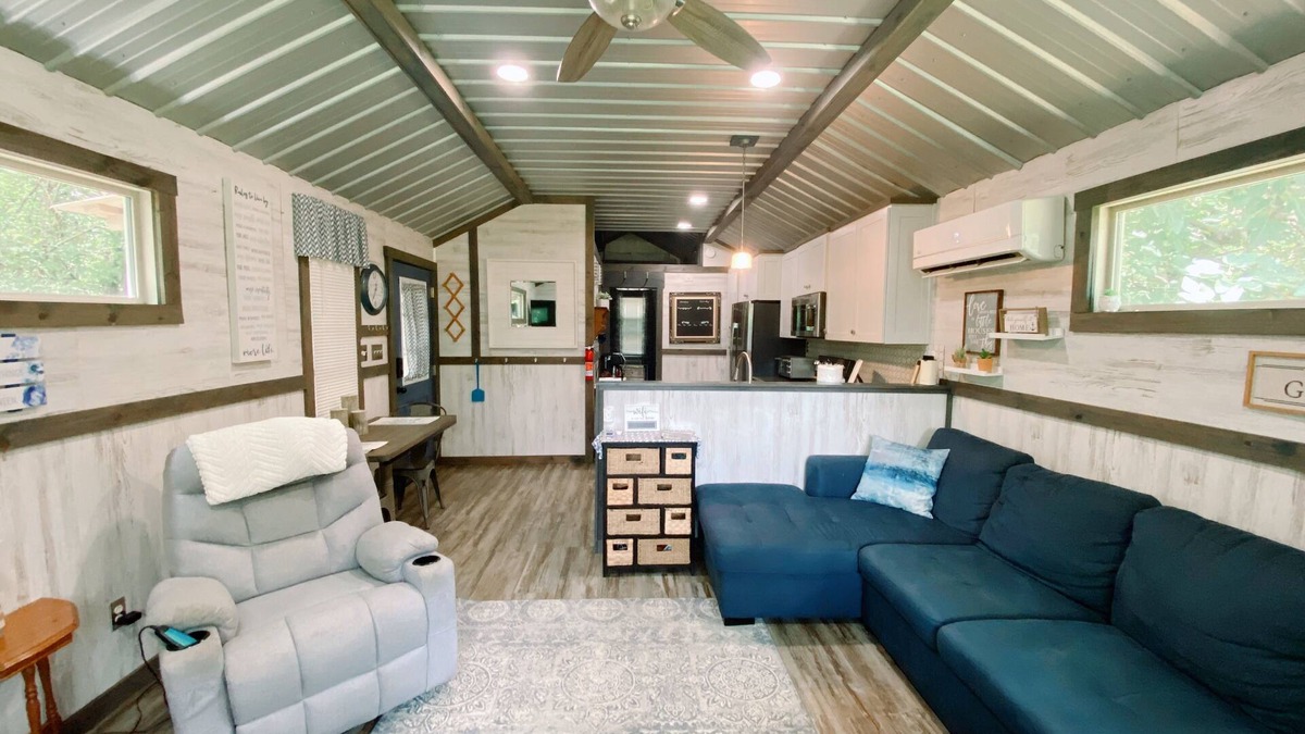 Scottsboro House | NEW LISTING! Spacious Tiny Home Near Lake - Jacuzzi + Covered Boat Parking