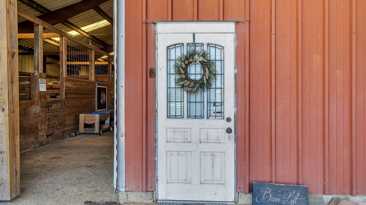 Tyler Cabin | NEW LISTING! The Barn Loft (1-Bedroom Cabin) by RedAwning