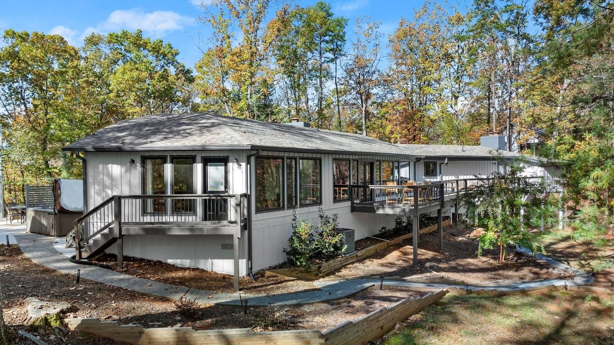Dahlonega Cabin | New Listing! Three Chimney Lodge-Hot Tub/Game Room/Fire Pit/4 Bed!