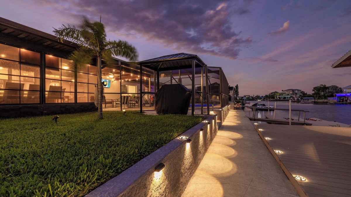 Spring Hill House | New Listing/Tiki Bar/Waterfront/Pool/games